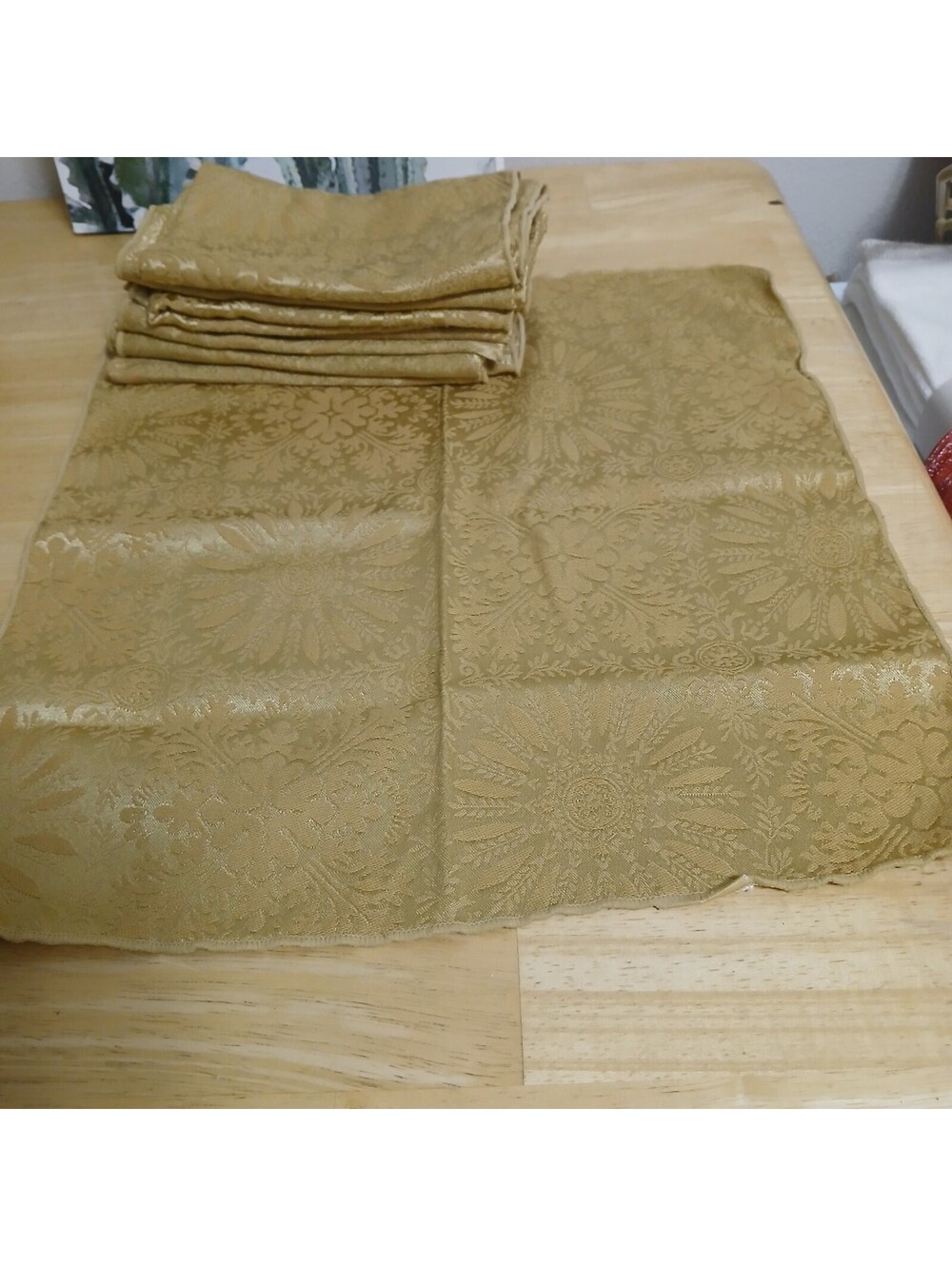 Gold damask jacquard cloth napkins 14" square rolled edges lot of 8